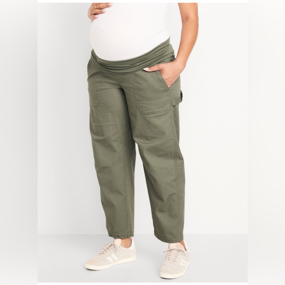 Old Navy Maternity Rollover Waist Pulla
Utility Pants